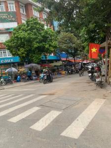 BÁN NHÀ 5 TẦNG PHỐ NGUYỄN KHÁNH TOÀN-NGÕ TO ĐẸP NHẤT PHỐ NGUYỄN KHÁNH TOÀN